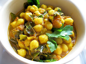 spicy chickpeas in a tangy gravy