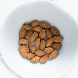 almond Top 12 Superfoods for Weight Lose.