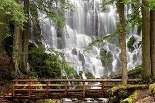 cascadas-en-el-interior-del-bosque