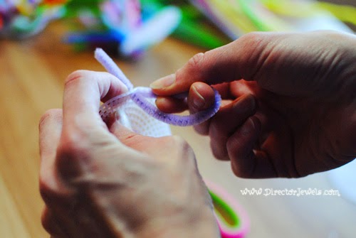 Director Jewels: Sea Anemone Pipe Cleaner Craft for Under the Sea (Octonauts, Bubble Guppies, Little Mermaid) Party. Verjaardag ideeën op directorjewels.com