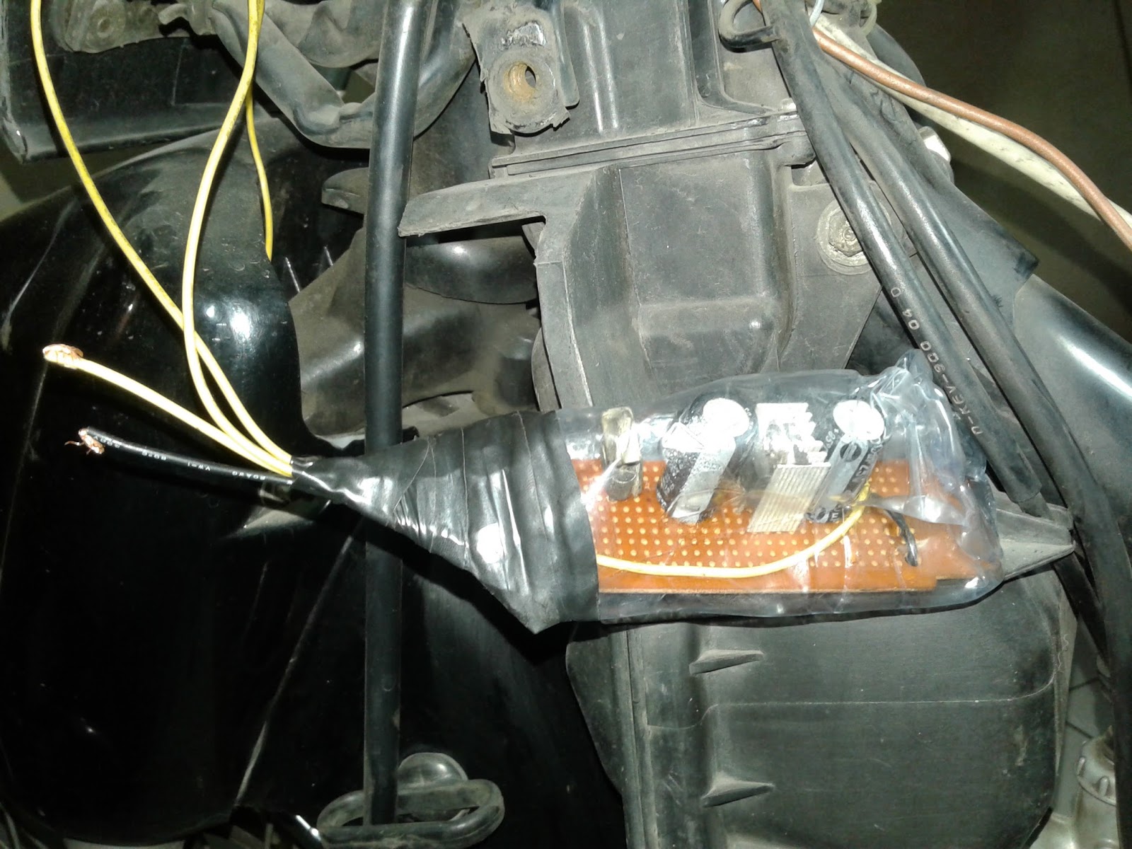 Menambah Headlamp Motor Menggunakan LED Bekas Senter SWATT POLICE