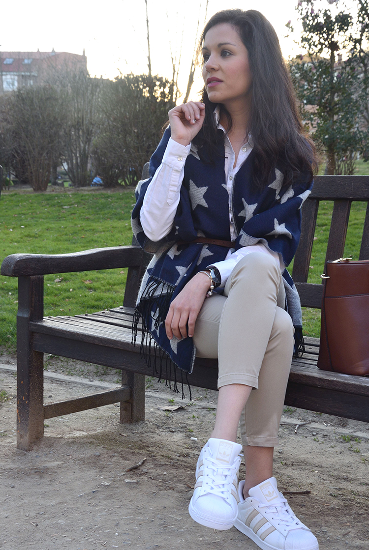 sneakers-adidas-superestar-stars-scarf-look-outfit-blogger-trends-gallery-ootd