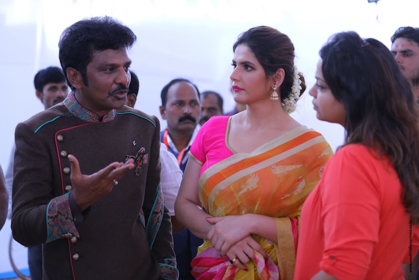 Zarine Khan at Suchirindia's Aryavartha Nagari Project Launch