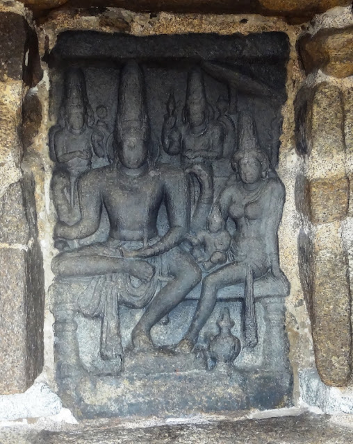 Sculpture of Shiva and family in Mahabalipuram