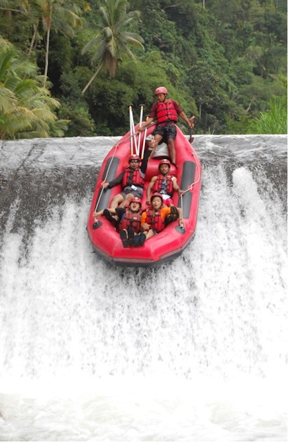Tempat-tempat Keren Yang Wajib Dikunjungi Saat Di Bali 09 Arung Jeram Sungai Telaga Waja Tempat-tempat Keren Yang Wajib Dikunjungi Saat Di Bali 09 Arung Jeram Sungai Telaga Waja