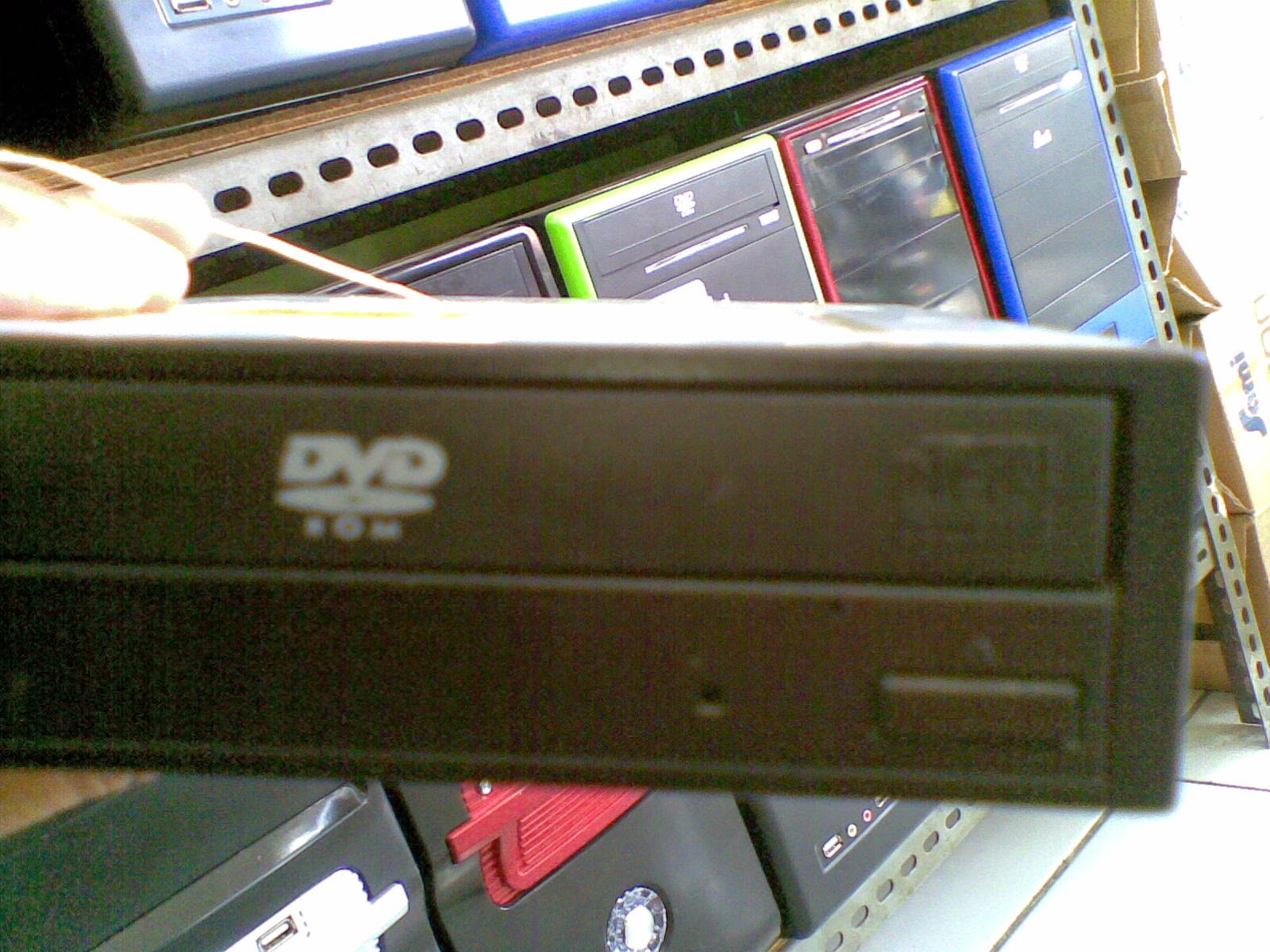 Не видит cd. Заглушка CD ROM. Расширение вместо DVD ROM. Ящик из DVD-ROM.
