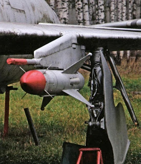 «Главным калибром» перехватчика Су-9  являлись УР «воздух - воздух» К-5М.