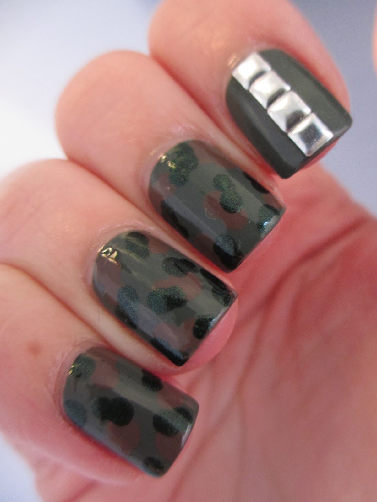 New-Look-Green-nail-polish-salute-nail-art
