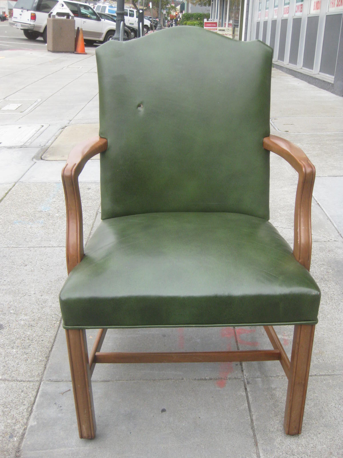 UHURU FURNITURE & COLLECTIBLES SOLD Green Leather Chair 35