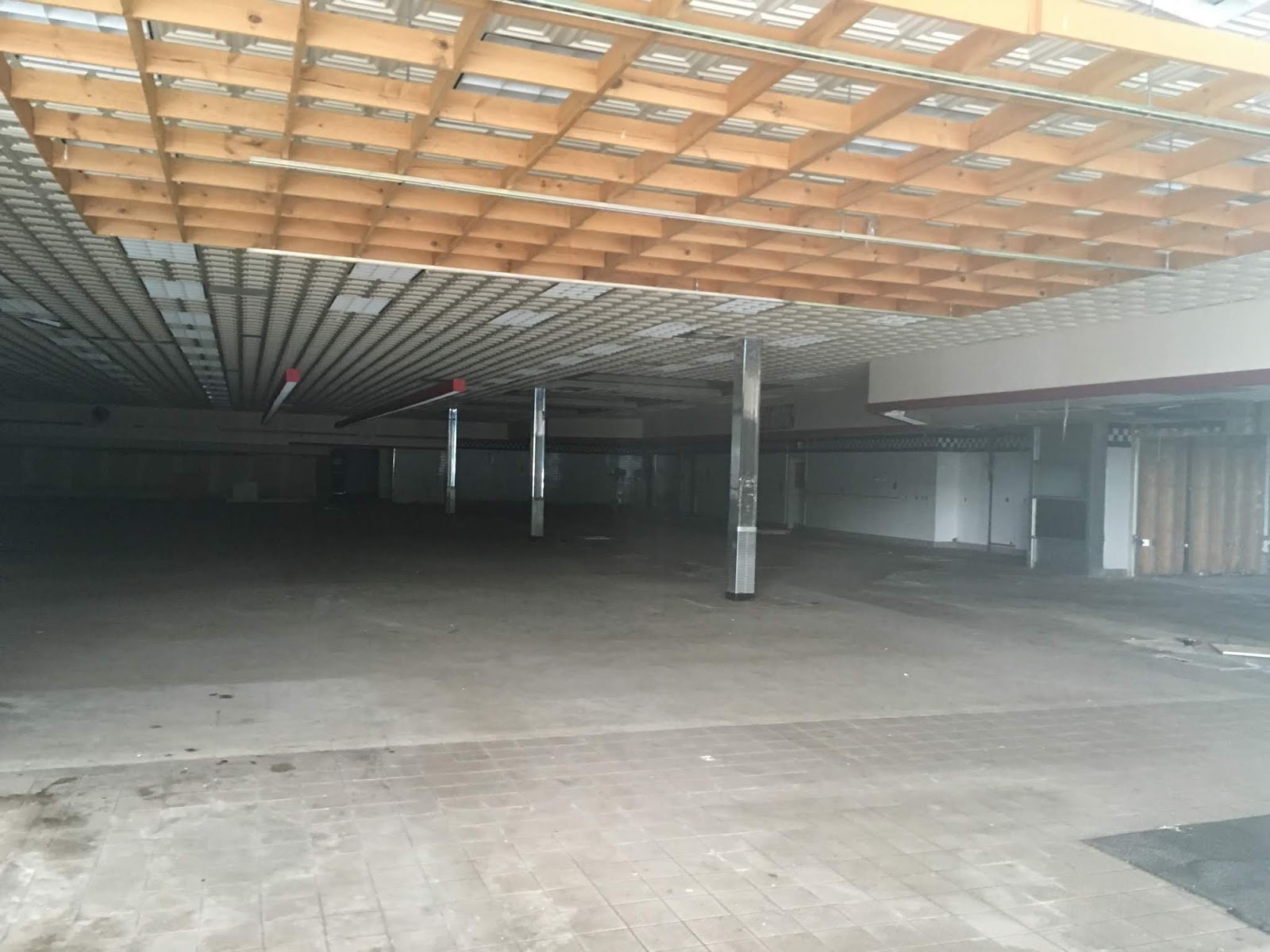 Look Inside Former Foodmart International Linden, NJ