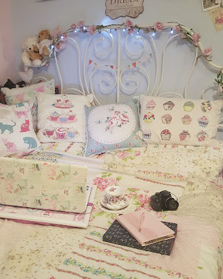 Floral vintage bedroom and laptop Floral vintage bedroom and laptop