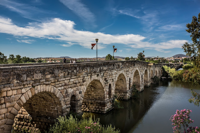 Puente Romano de Mérida :: HDR 3 x Canon EOS 5D MkIII | ISO100 | Canon 17-40@35mm | f/8.0 | 1/30s + 1/125s + 1/500s Puente Romano de Mérida :: HDR 3 x Canon EOS 5D MkIII | ISO100 | Canon 17-40@35mm | f/8.0 | 1/30s + 1/125s + 1/500s