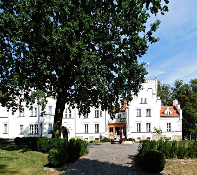 widok z parku pałac, Sulisław, Grodków, opolskie