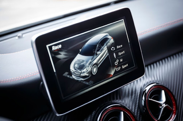Màn hình màu Mercedes AMG A45 4MATIC 2019 Màn hình màu TFT 8 inch trên Mercedes AMG A45 4MATIC 2019