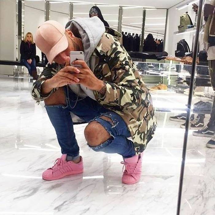 Calça rasgada no joelho para se inspirar e usar muito Calça rasgada no joelho para se inspirar e usar muito