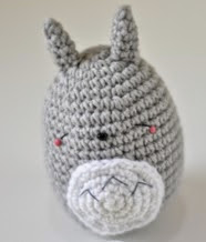 http://translate.googleusercontent.com/translate_c?depth=1&hl=es&prev=/search%3Fq%3Dhttp://amigurumei.com/2014/04/21/little-my-from-the-moomins-free-amigurumi-pattern/%26safe%3Doff%26biw%3D1429%26bih%3D995&rurl=translate.google.es&sl=en&u=http://amigurumei.com/2013/07/01/free-sleeping-totoro-amigurumi-pattern/&usg=ALkJrhiLyjPLUdId3OqshmiQLZQ_r_cXpA