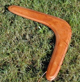 senjata tradisional bumerang suku aborigin