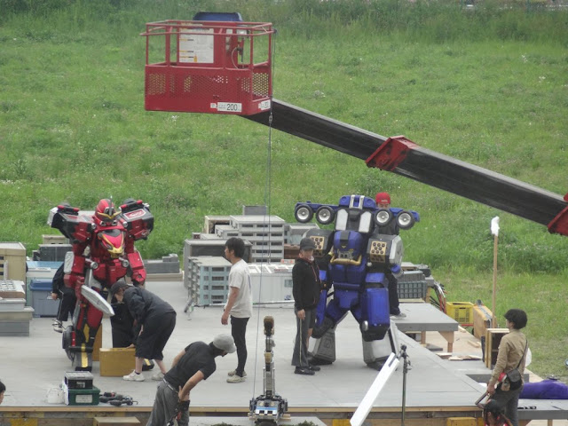 Gini caranya bikin adegan pertempuran robot raksasa
