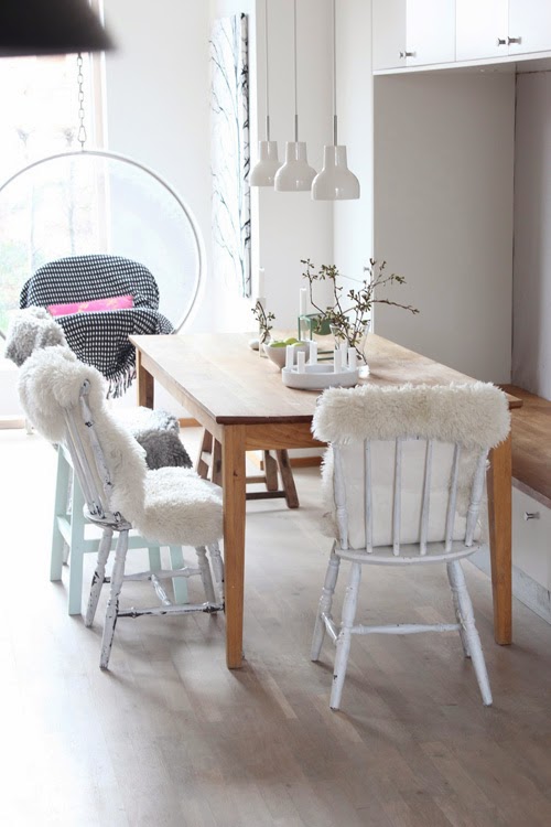 ideas-decoracion-estilo-nordico-alfombra-piel-oveja-calidez-top-blog-deco