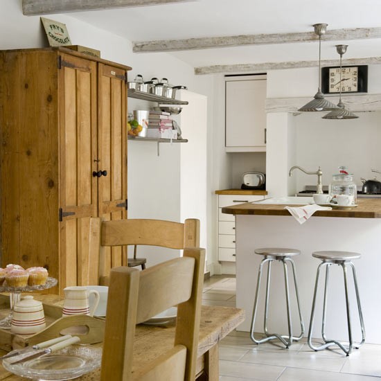 Homes and Dreams: Creating Modern Country Kitchens