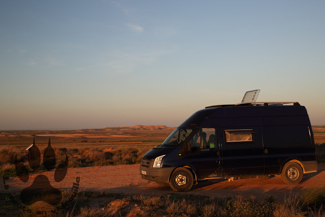 Espagne-aragon-steppes-planeron-fourgon