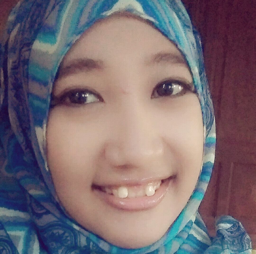 Pesona Gigi Gingsul Cokelat Gosong By Hilda Ikka