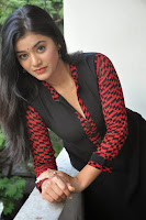 HeyAndhra Yamini Bhaskar Glamours Photos HeyAndhra.com