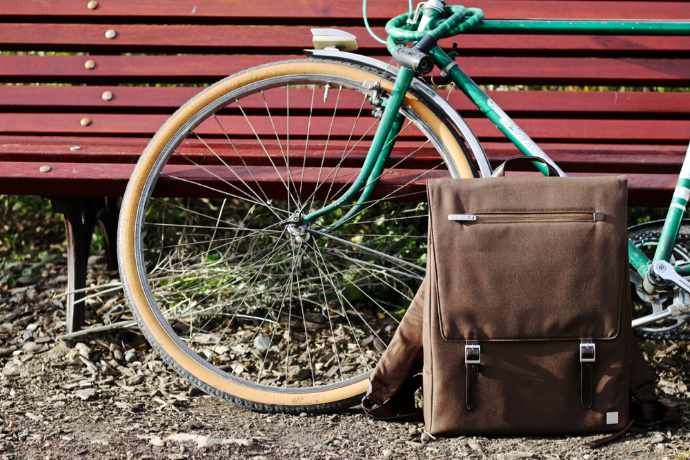 Blog-mode-style-homme-paris-bordeaux-sac-dos-moshi-batterie-externe-iphone-macbook-echarpe-dries-van-noten-veste-jacket-harris-wharf-london-racing-green-salasa-sweater-michael-parboot-bike-vintage