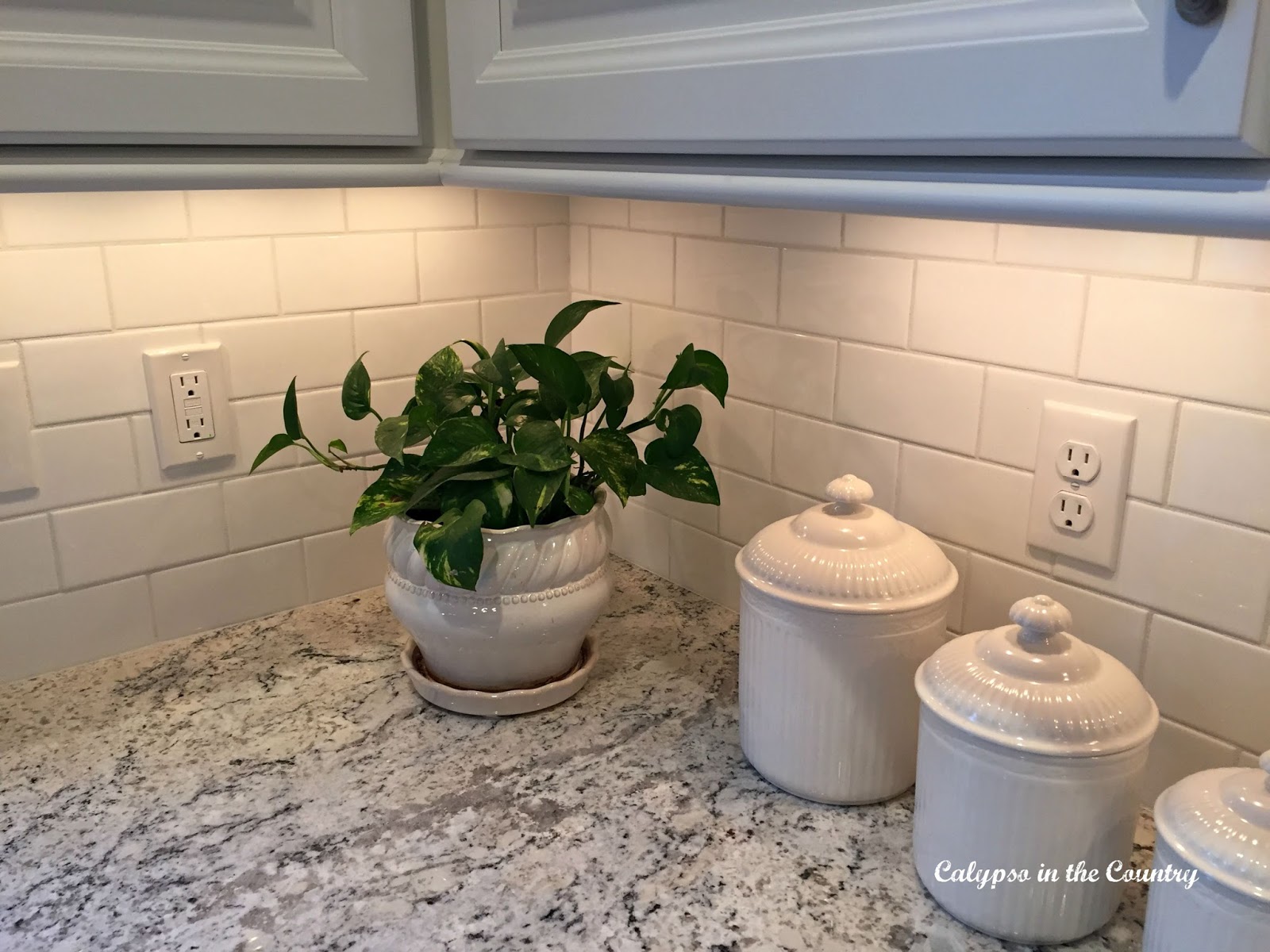 White Ice Granite and undercabinet lighting