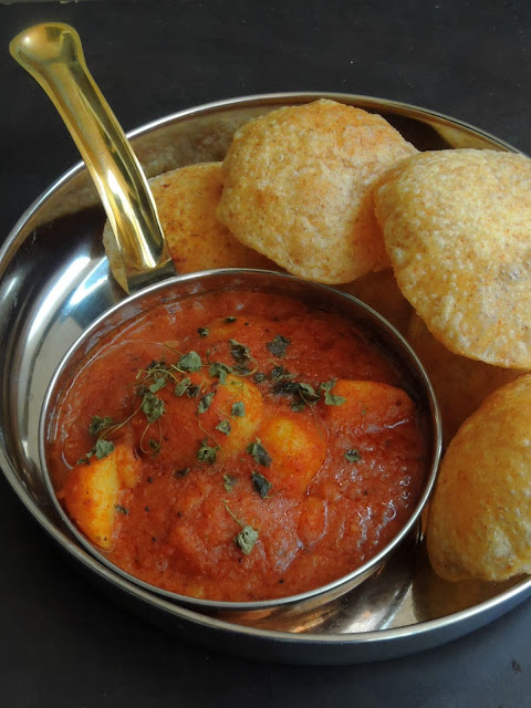 Choti Club Kachori, Aloo Ki Sabji Choti Club Kachori, Aloo Ki Sabji