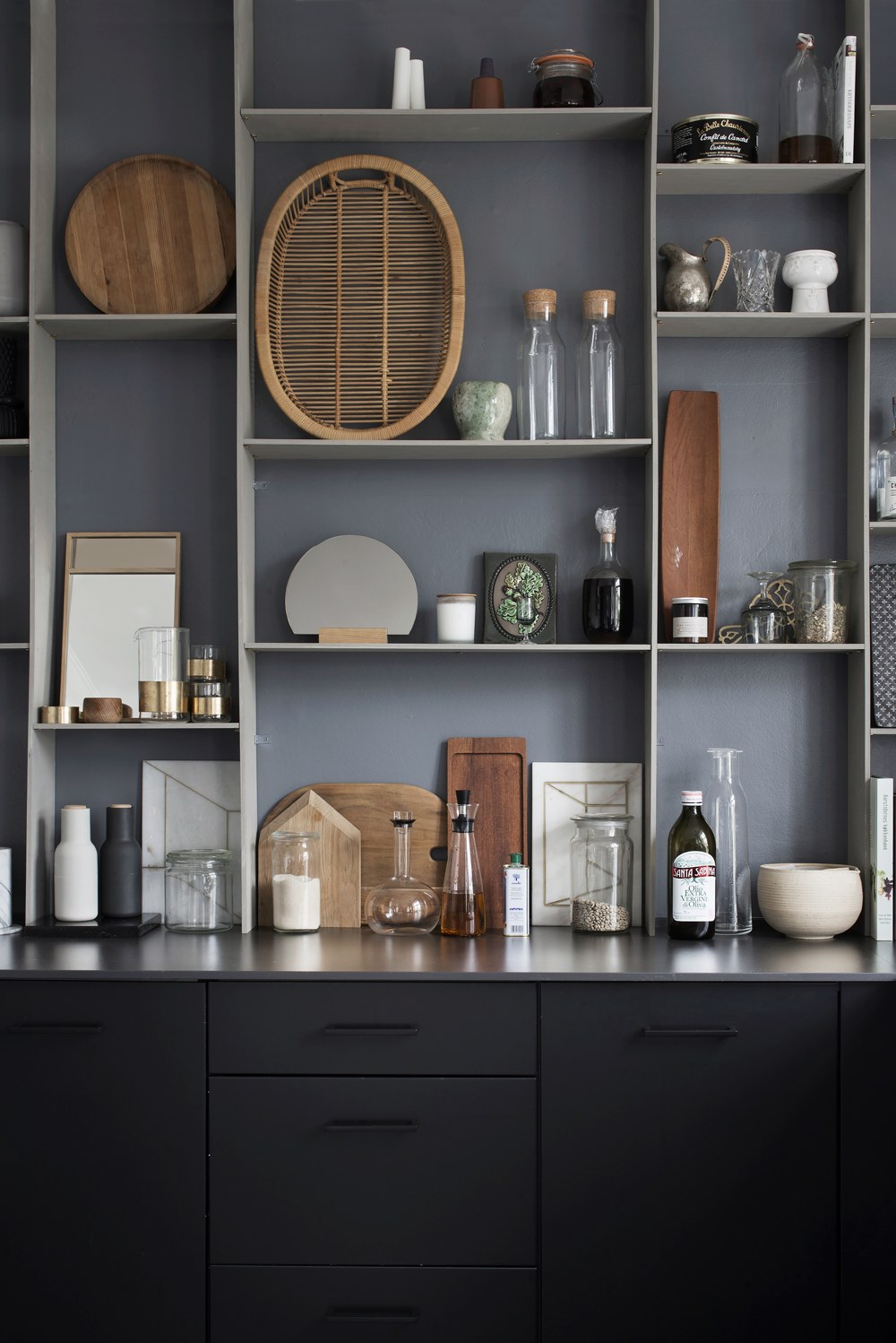 minimalist kitchen in black and gray
