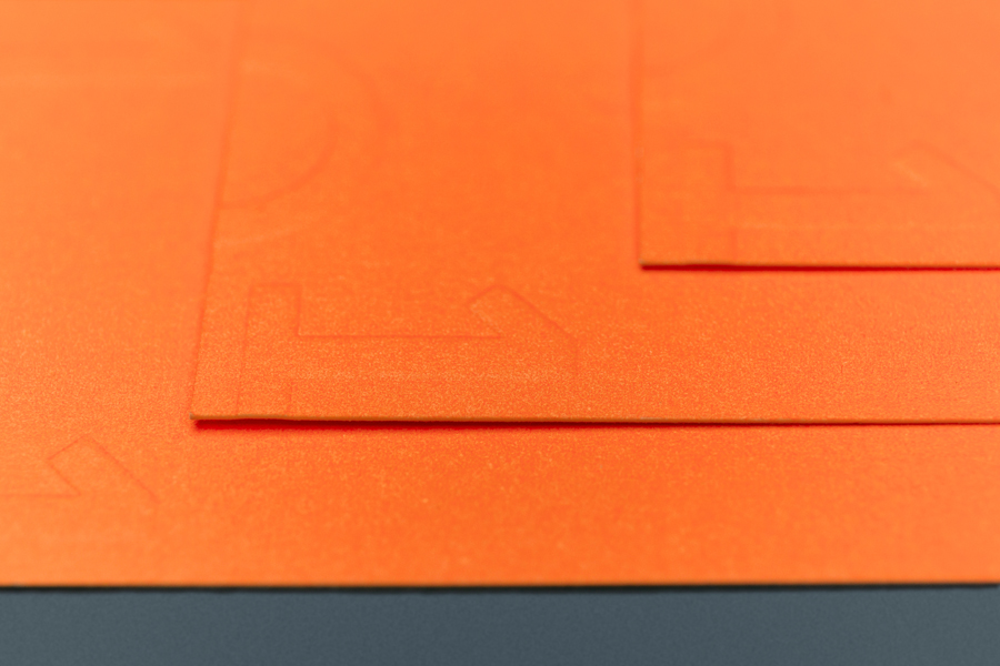 Detail of the 101 Soluções business card designed by Gen Design Studio 101-Soluções-logo-identity-Gen-Design-Studio-stationary-embossing
