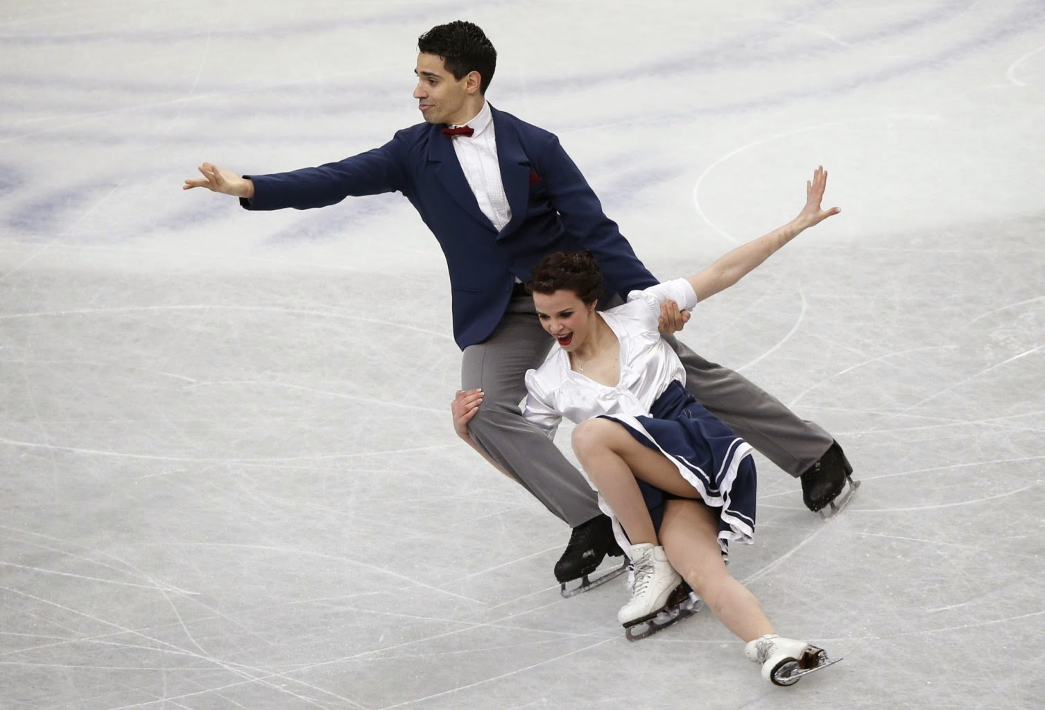 Isdanserne Anna Cappellini og Luca Lanotte (ITA) udfører deres korte dans ved VM 2014 i kunstskøjteløb