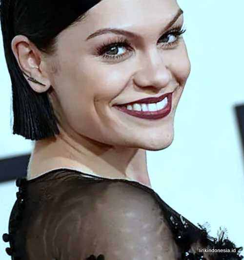 Lirik Flashlight Jessie J