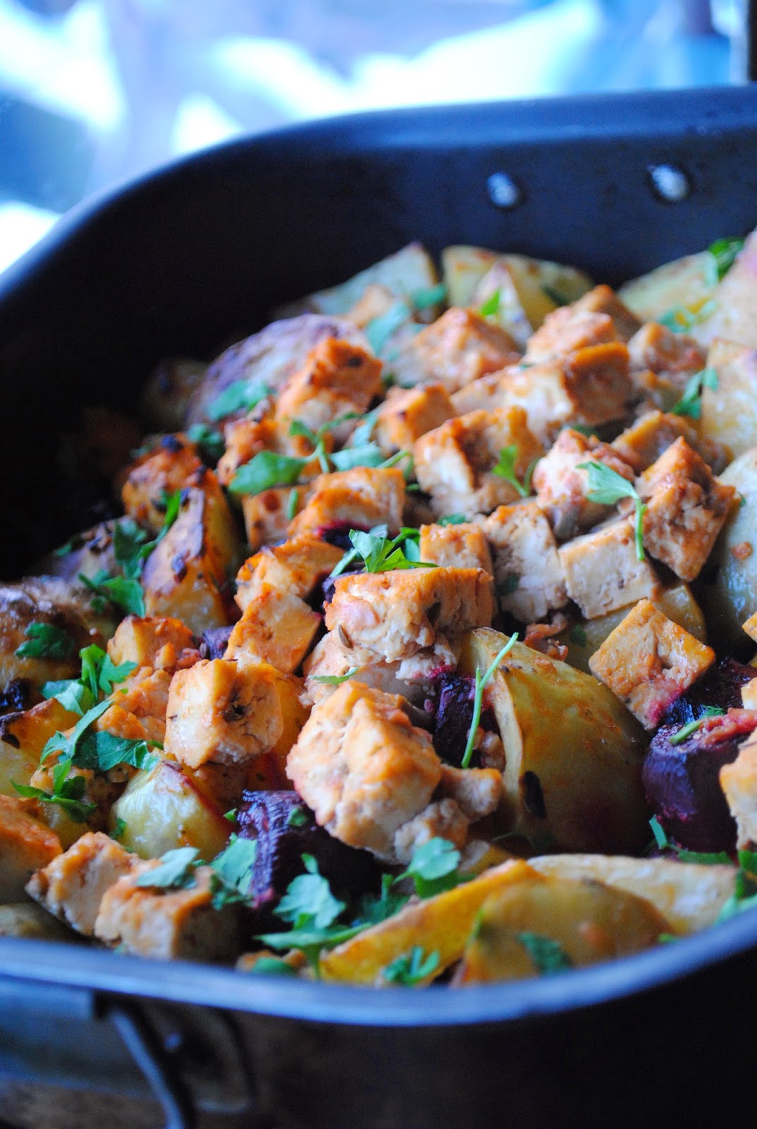 Ovenbaked beets and potatoes with marinated tofu VeganSandra