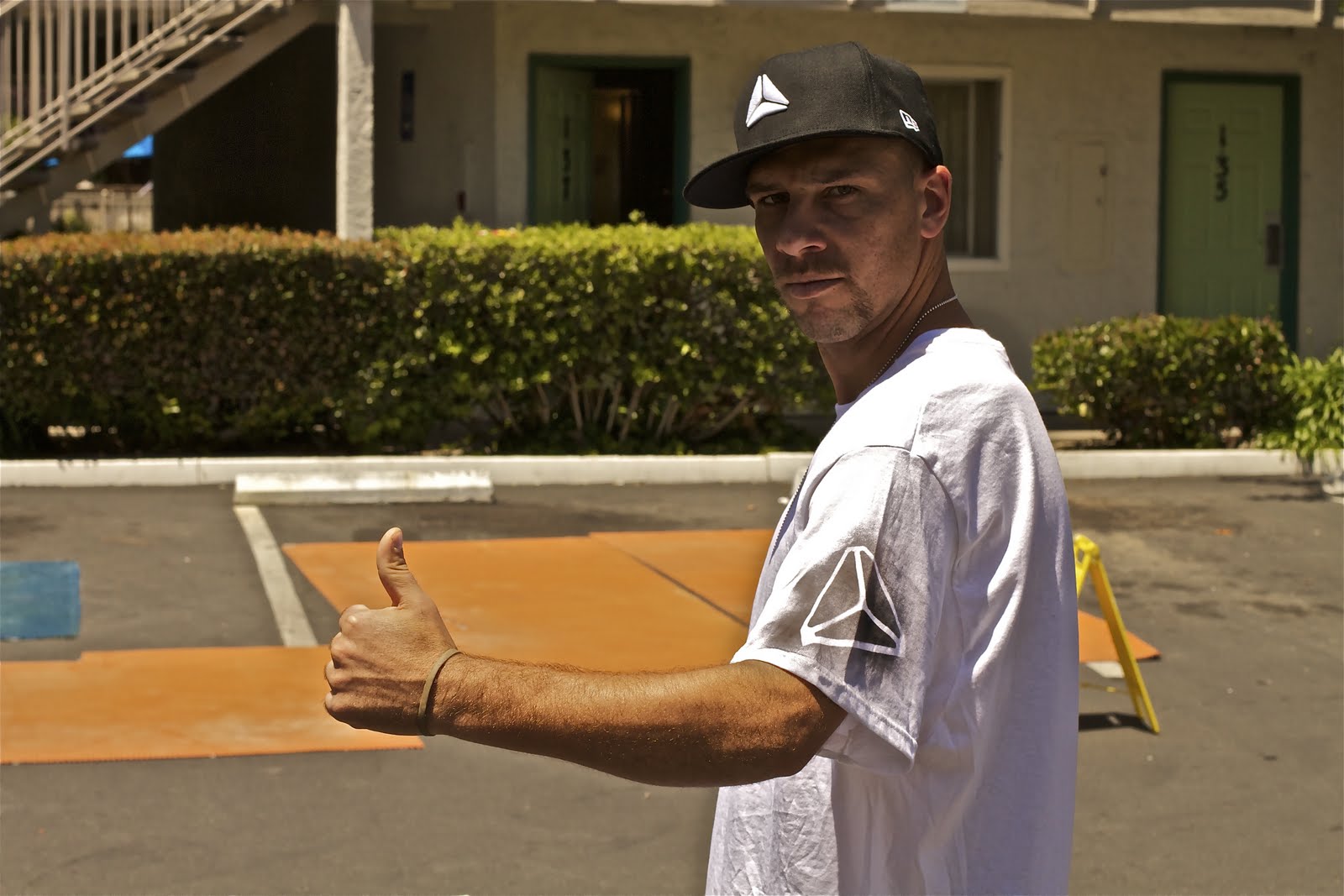 PLAIN and SIMPLE LOGO ON THE SLEEVE WOULD BE TIGHT