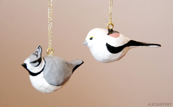 Clay birds by Alicia Sivertsson, 2015. aliciasivert, alicia sivertsson, alicia sivert, bird, birds, fågel, fåglar, småfåglar, talgoxe, blåmes, domherre, tofsmes, stjärtmes, lufttorkande lera, clay, jovi, monthly makers, mars, kreativ utmaning, kreativitet, skapa, alstra, makeri, skapande, diy, påsk, påskpynt, akrylfärg, akryl, acrylics