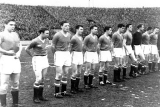 Busby Babes sebelum memainkan pertandingan terakhir mereka, melawan Red Star Belgrade.