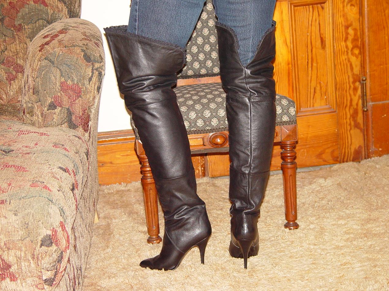 eBay Leather: A deal on vintage 1980s Clicks thigh boots
