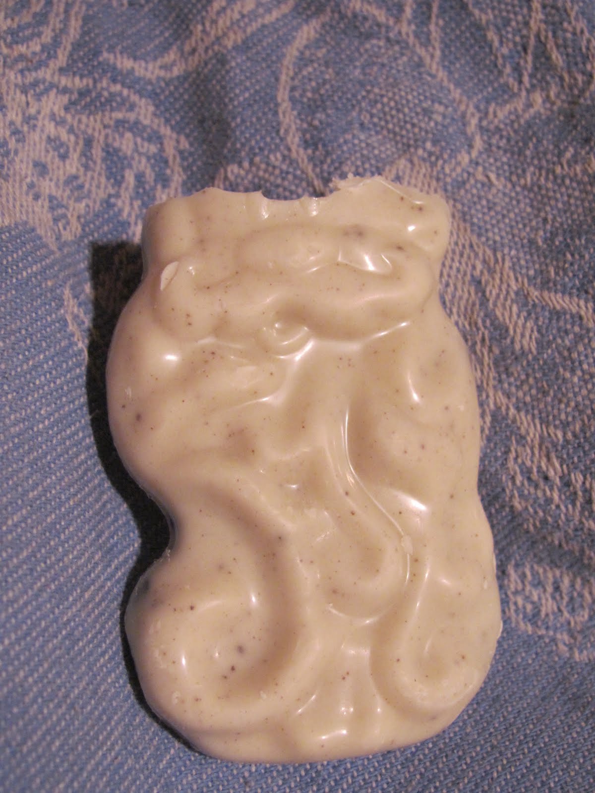 Foodette Reviews Hershey's Cookies 'n' Creme Santa