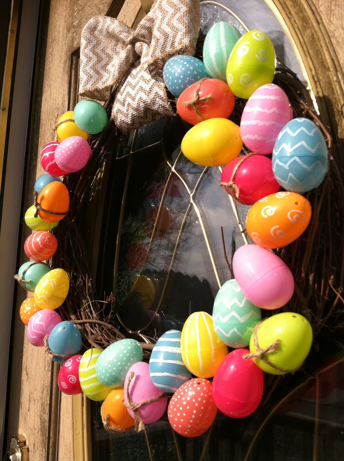 Burlap and Bananas 5 Plastic Easter Egg Wreath DIY!