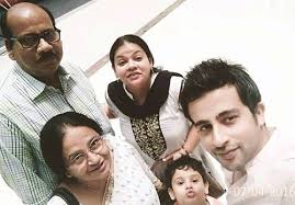 Akhlaque Khan Family Wife Son Daughter Father Mother Age Height Biography Profile Wedding Photos