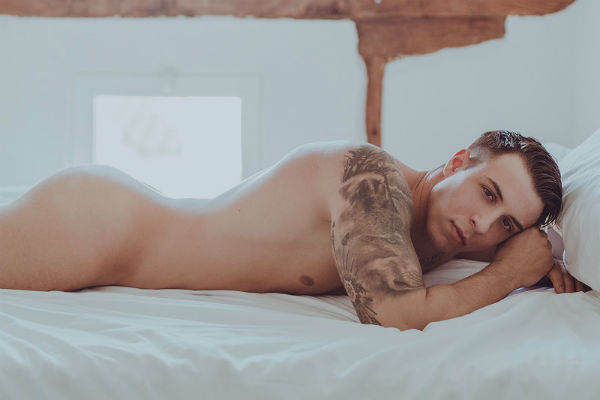 Sergio Jaro Gets Naked