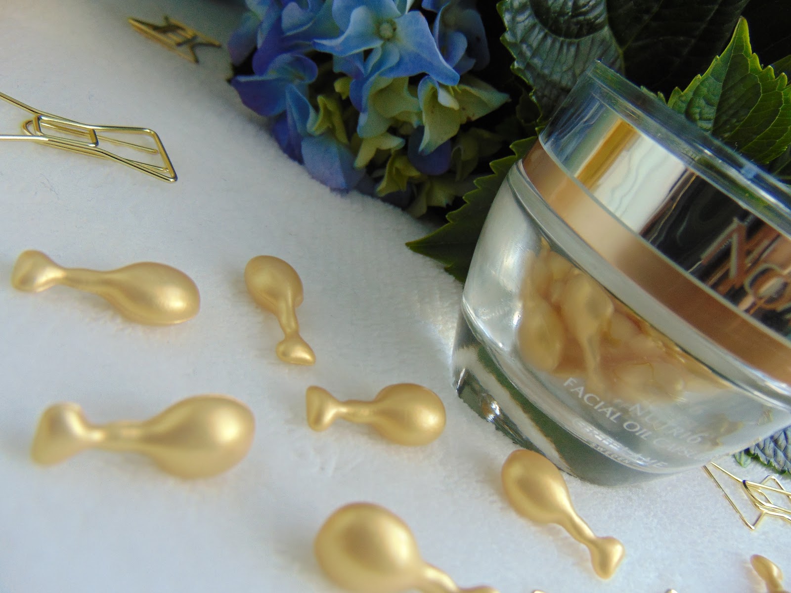 NovAge Nutri6 Facial Oil Capsules Złote kapsułki z Oriflame Kobiecy
