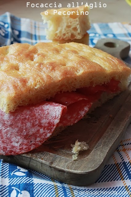 Focaccia all’Aglio e Pecorino