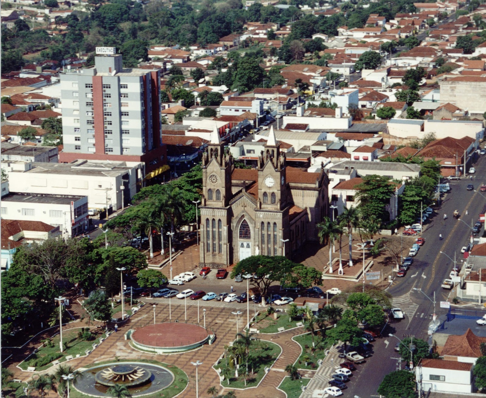 TURISTANDO PELO MUNDO FRUTAL / MINAS