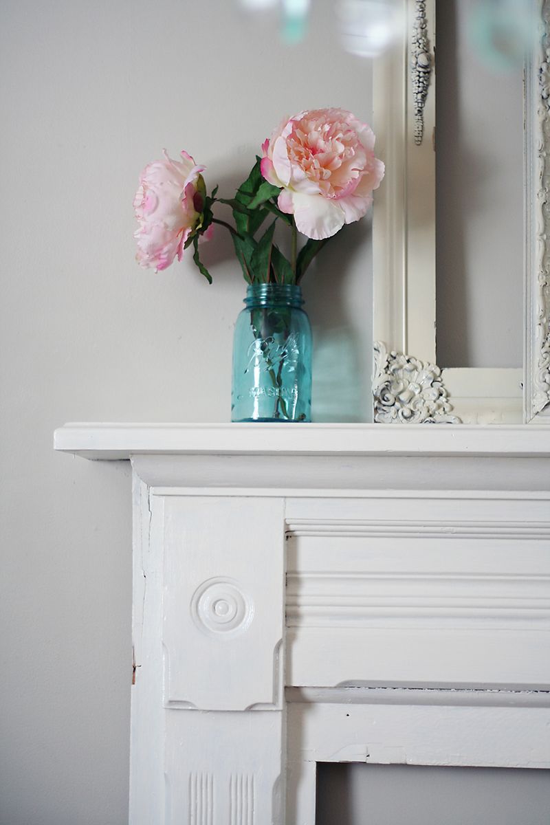 LUCY MORENO FLOWERS IN MY ROOM