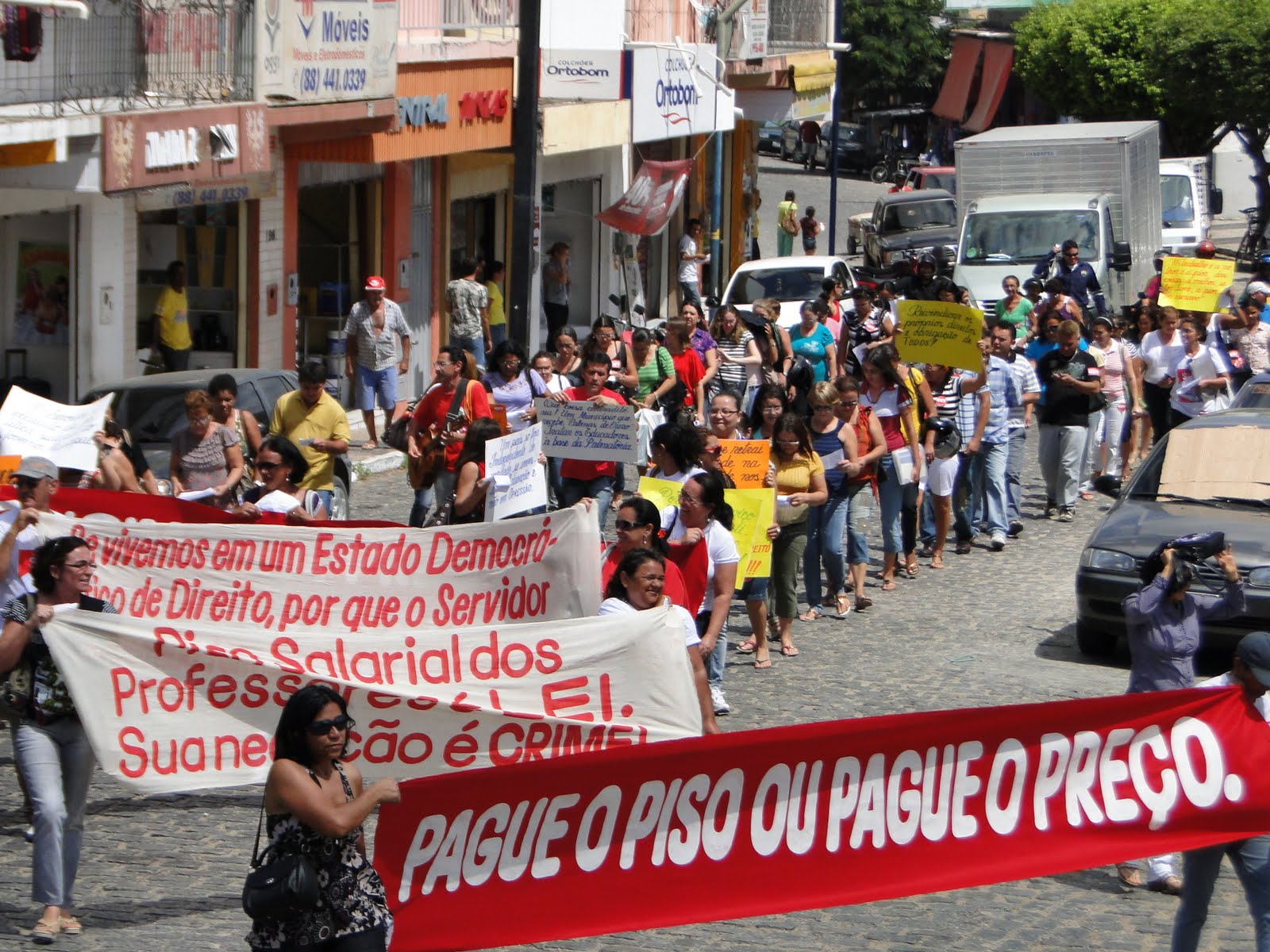 GREVE NO SERVIÇO PÚBLICO – DIREITO FUNDAMENTAL DESMORALIZADO NO BRASIL