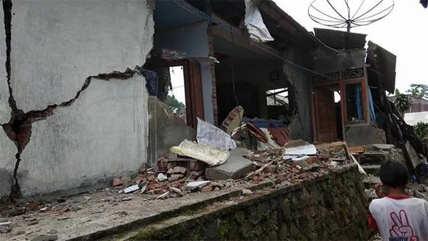World, Indonesia, News, Earthquake, Death, Injured, Building Collapse, 2 dead, injuries reported after shallow 4.4-magnitude earthquake hits Indonesia's Central Java