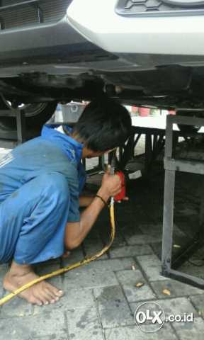 SALON MOBIL SURABAYA "BEST ONE" BIKIN KINCLONG : Anti Karat Mobil "BEST